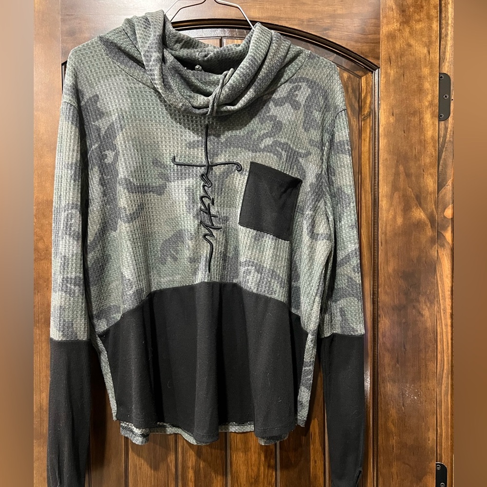 Boutique brand Faith Pullover - Camo